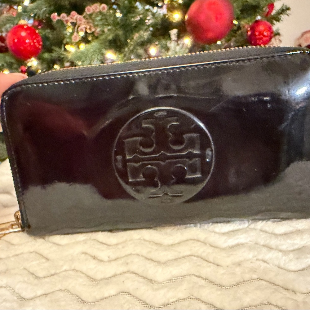 Tory Burch Black patten Leather Wallet